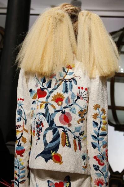Look 16